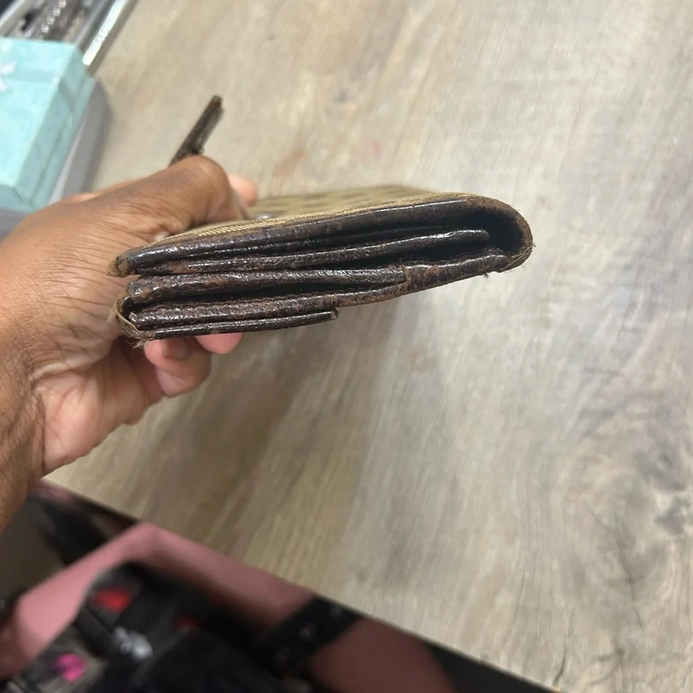 Gucci Brown Monogram Wallet - Picture 14 of 15